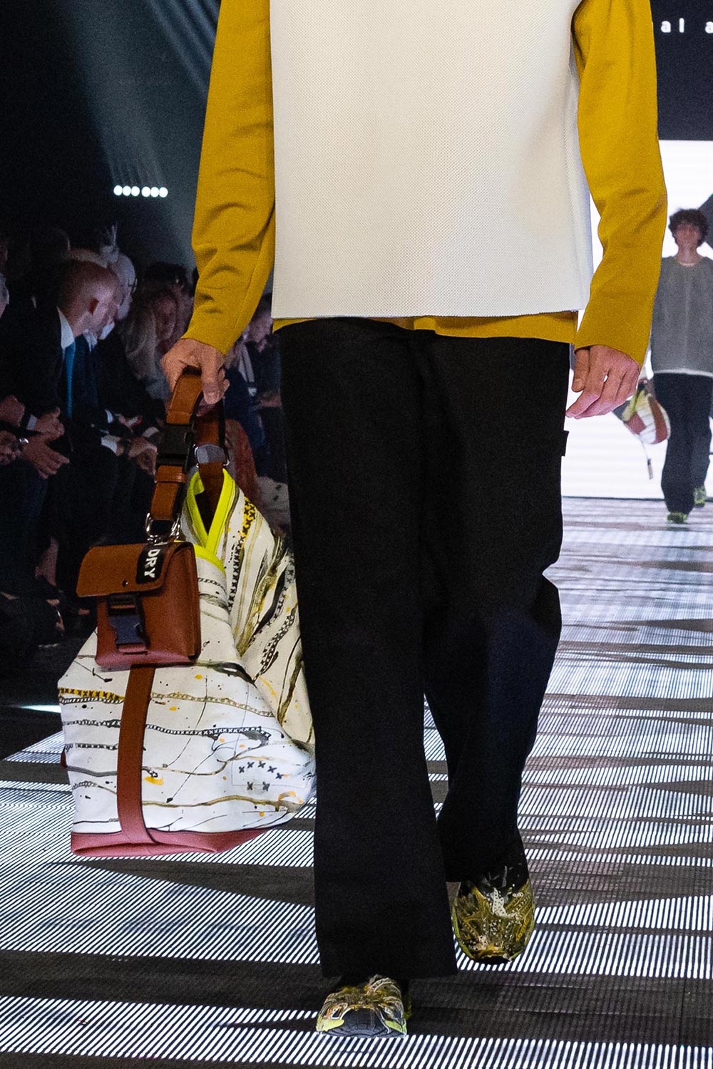 GIANLUIGI VITALE UNUSUAL ABORIGINAL Catwalk 17