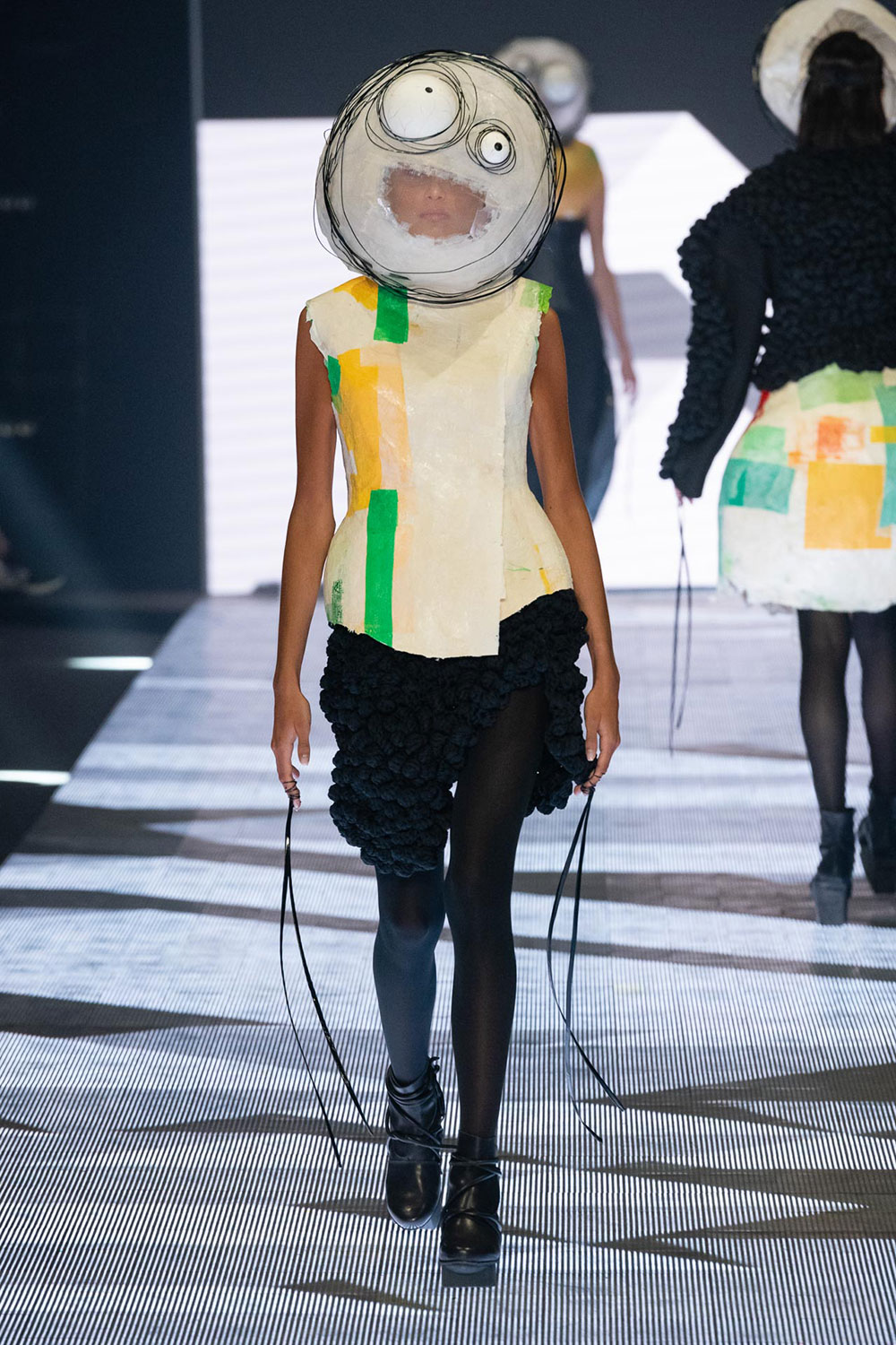 ROMI SHAKED NO LONGER HUMAN Catwalk 2