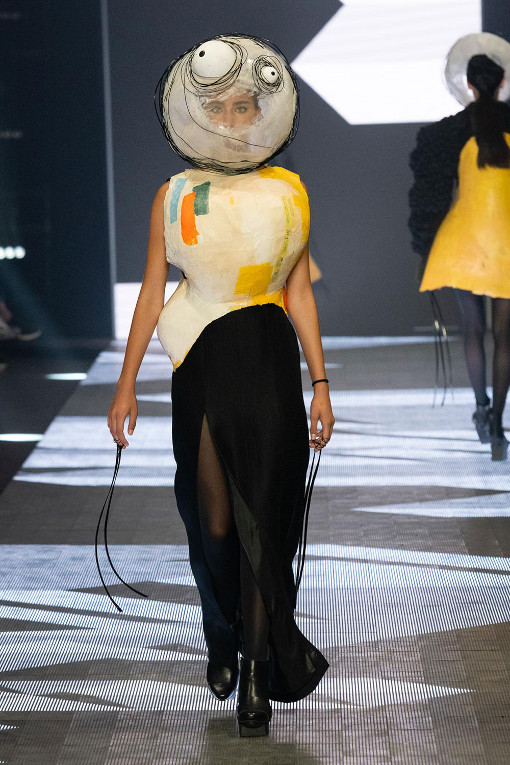 ROMI SHAKED NO LONGER HUMAN Catwalk 5