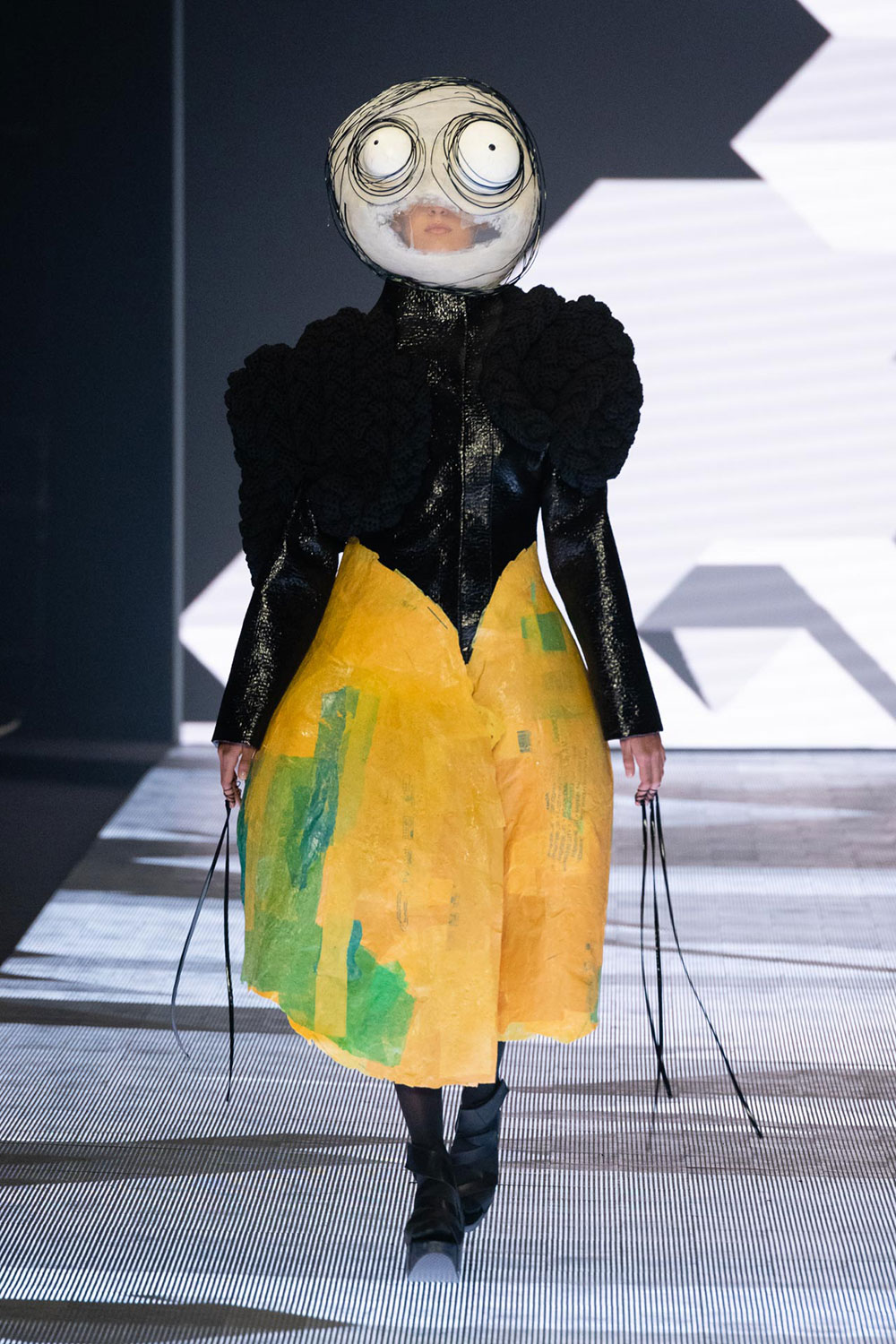 ROMI SHAKED NO LONGER HUMAN Catwalk 6
